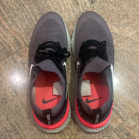 Nike Epic React Flyknit AQ0067-010 - Picture 2 of 3